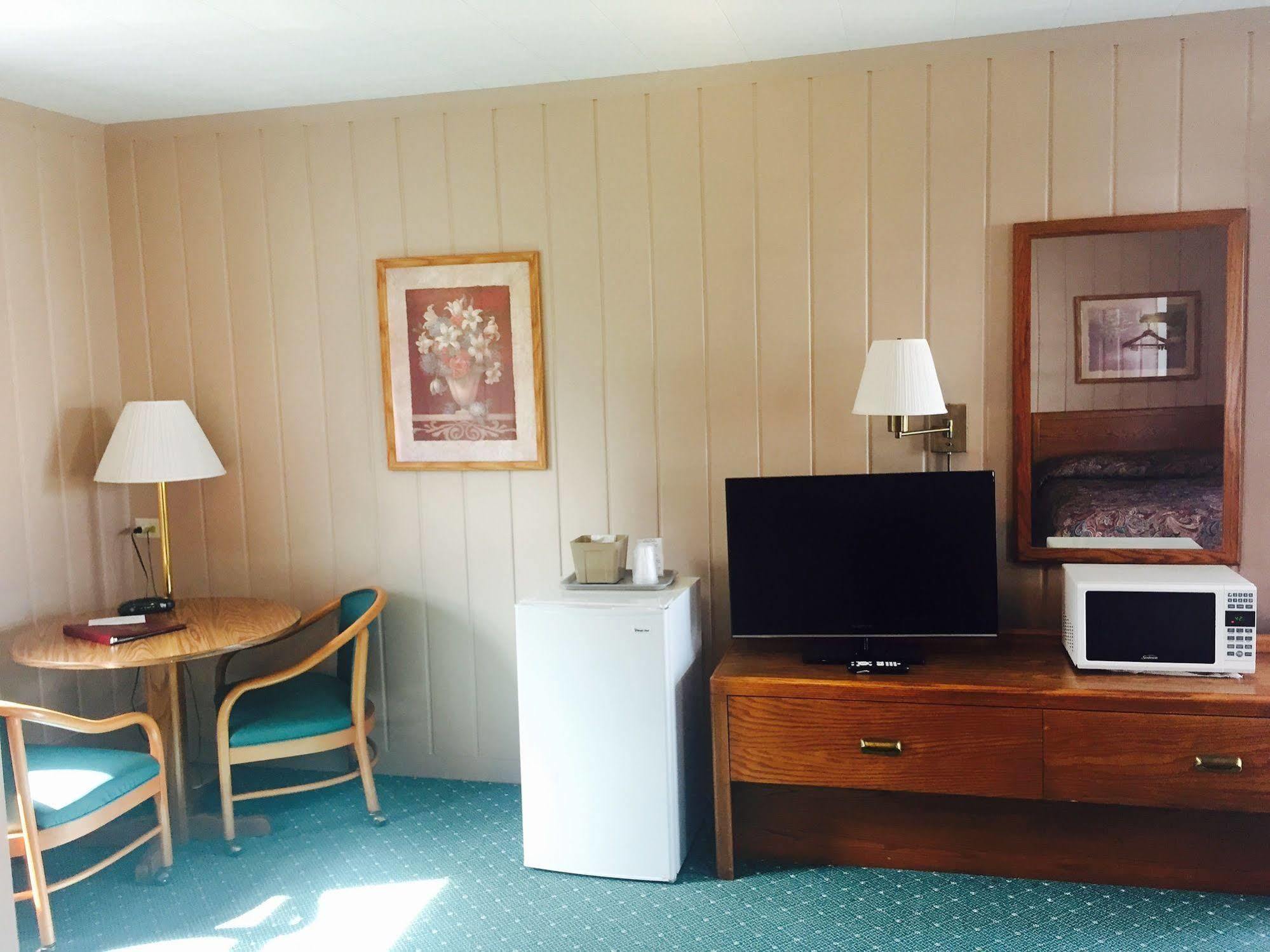 Rainbow Motel Макино Сити Екстериор снимка