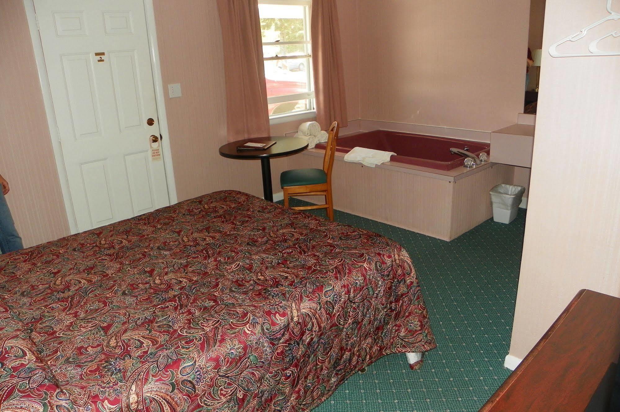 Rainbow Motel Макино Сити Екстериор снимка